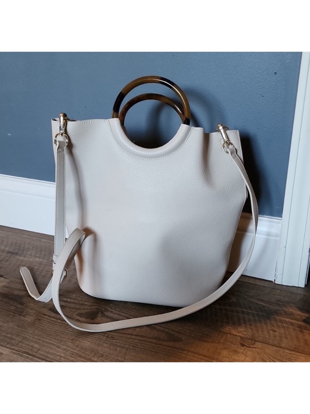 Banana Republic Cream Totes LOT with Tortoiseshell Rings